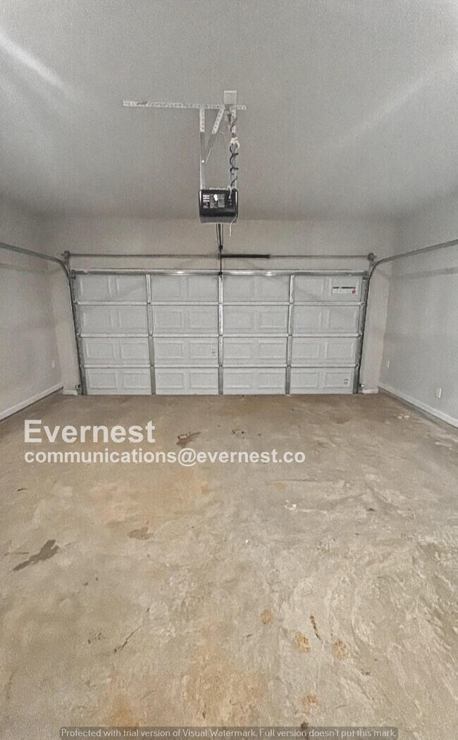 Building Photo - 4 Bed/2.5 Bath Home with Garage / Pet-Friendly / Available Now!