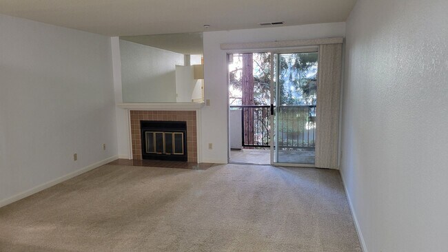 Building Photo - Spacious 1 Bedroom with great walking score