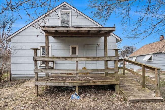 Building Photo - Fantastic, large remodeled 3-bed/1-bath ranch, unfinished basement & partially enclosed yard