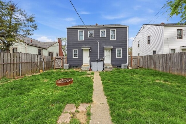 Building Photo - 737 E Mithoff St