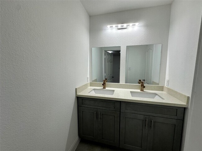 Building Photo - 3415 Twp Grove Ln