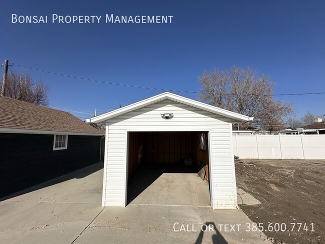 Building Photo - 7527 S Jefferson-