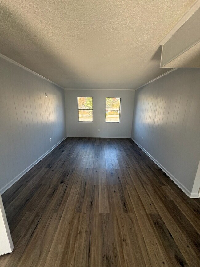 Building Photo - Nice 2 Bedroom Apartment-212 Zack Cir. #A