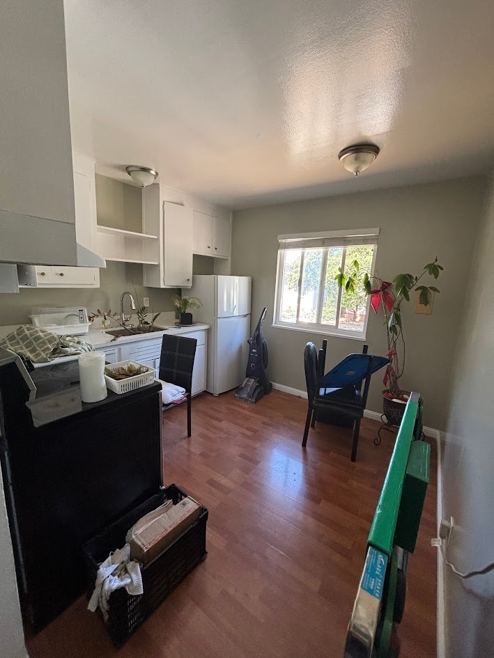 Kitchen #4 FURNITURE IN PHOTOS FOR DISPLAY ONLY - 990 Helen Ave