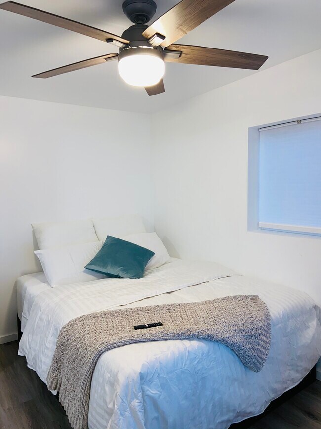 Building Photo - 2440 Wickstrom Pl SW