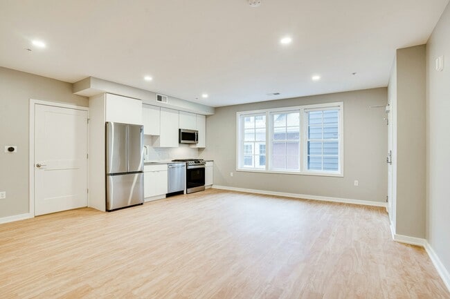 Building Photo - 2210 Wisconsin Ave NW