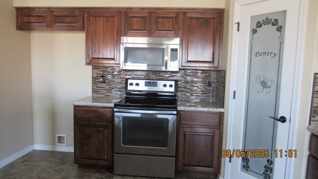 Building Photo - 3 bedroom 2 bathroom 2 car garage + 60FT R...