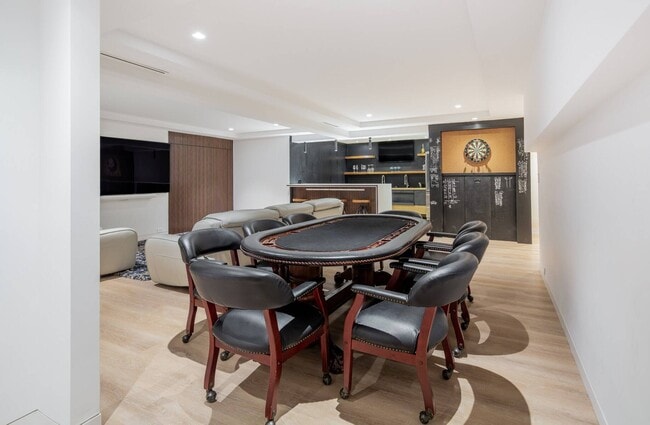 Building Photo - 89 Pantigo Rd