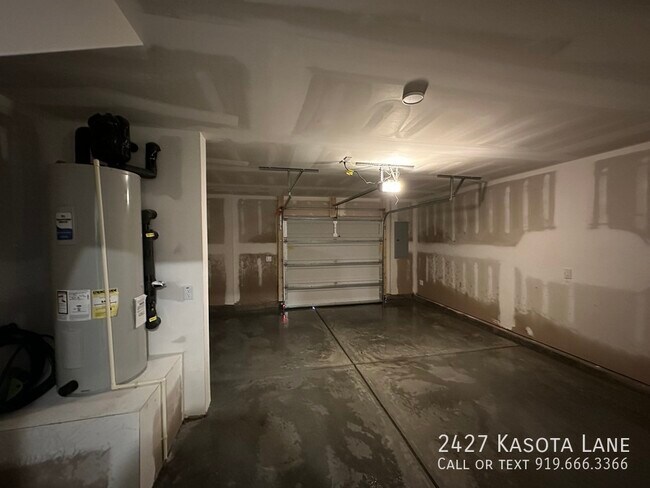 Building Photo - 2427 Kasota Ln