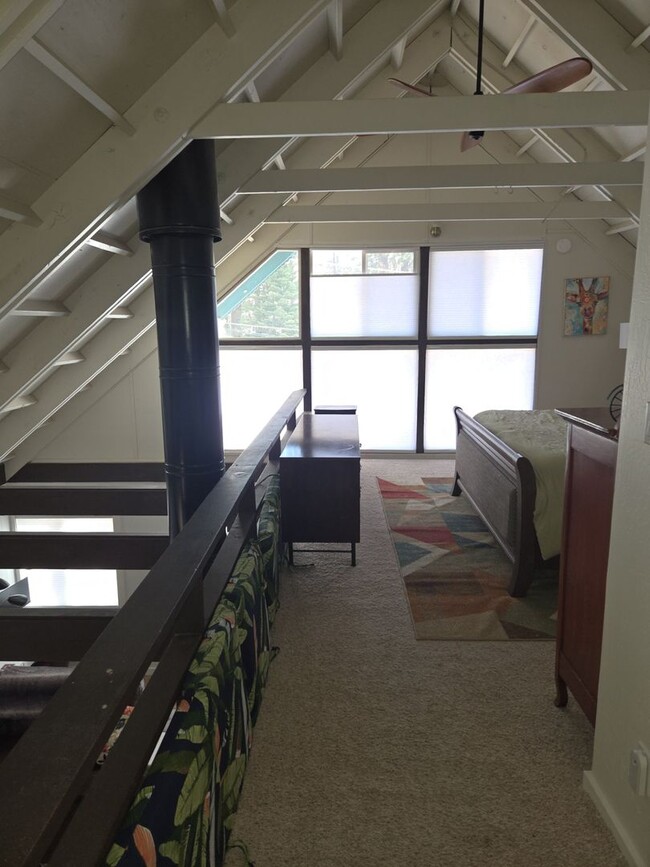 Building Photo - Quiet furnished cabin for ski lease