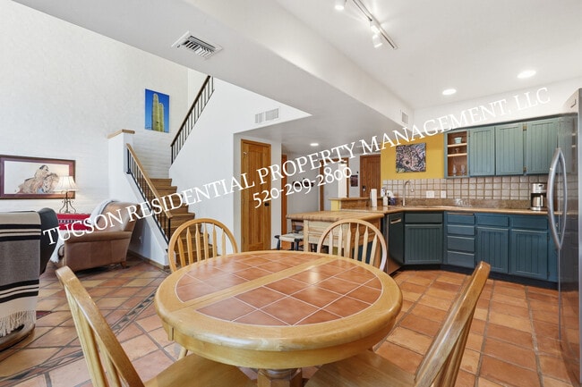 Building Photo - 2824 E Sierra Vista Rd