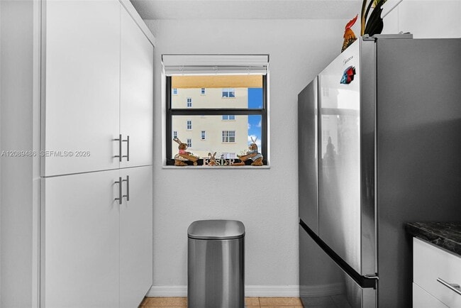 Building Photo - 1334 Collins Ave