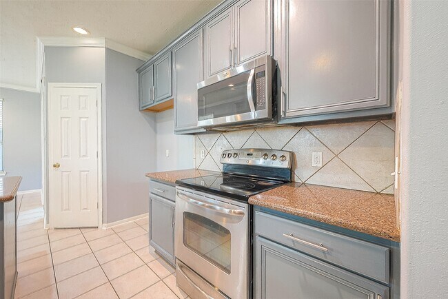 Building Photo - 13835 Desert Canyon Dr