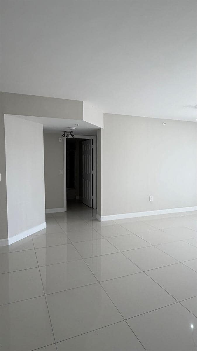 Building Photo - 5065 Wiles Rd