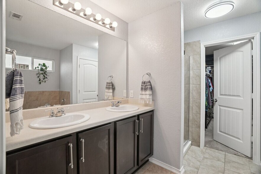 Building Photo - 1731 Emerald Edge