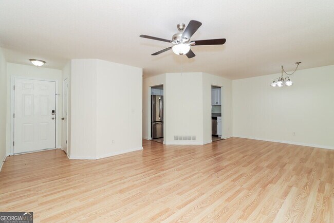 Building Photo - 757 Newport Dr