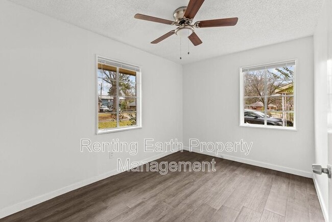 Building Photo - 1245 Rayfield Dr