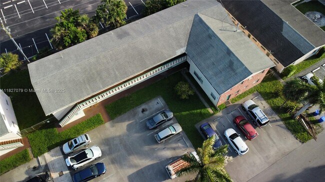 Building Photo - 250 NE 40th St