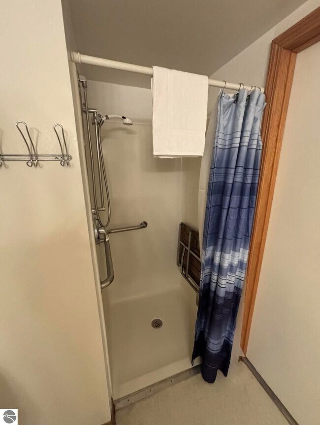 Building Photo - 855 E Front St