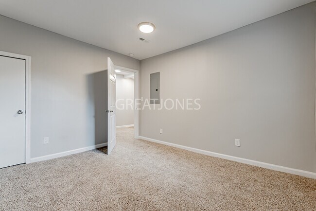 Building Photo - REDUCED! - NOW OFFERING HALF MONTH FREE OF...