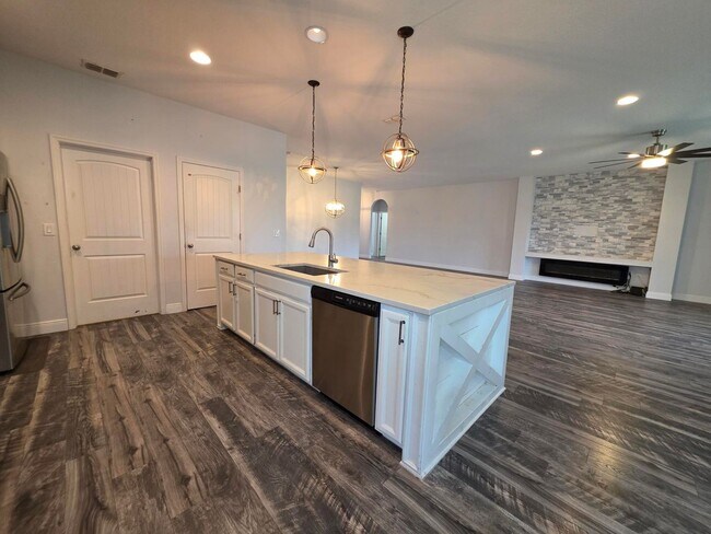 Building Photo - Gorgeous 4-Bedroom, 3-Bathroom Home in Providence