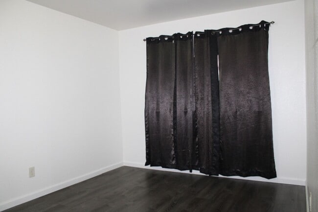 Building Photo - 3800 Waller Ave