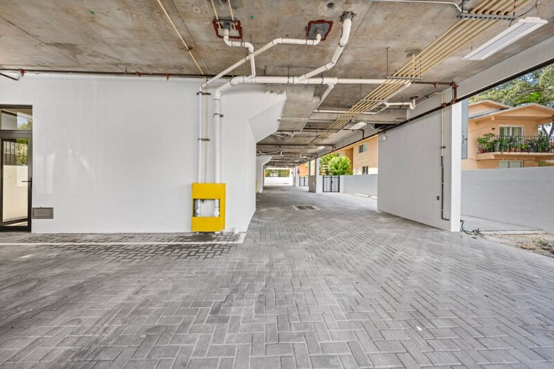 Building Photo - 526 SW 2nd St