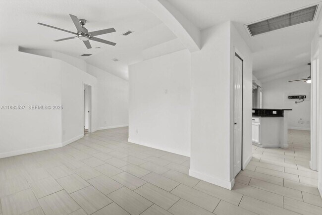 Building Photo - 1392 SW Sudder Ave