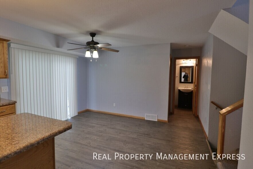 Building Photo - Spacious 3 Bedroom Duplex on the East Side...