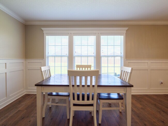 Building Photo - 3960 Landings Cir