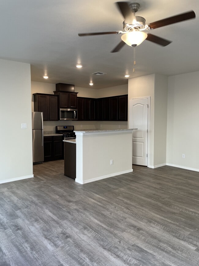 Building Photo - 1509 Borrego Dr SE