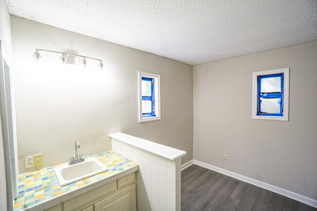 Building Photo - 3804 Denman Dr