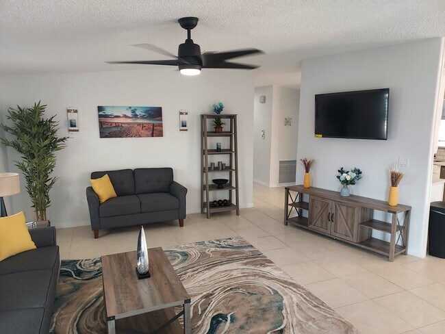 Building Photo - 17500 Primrose Ct