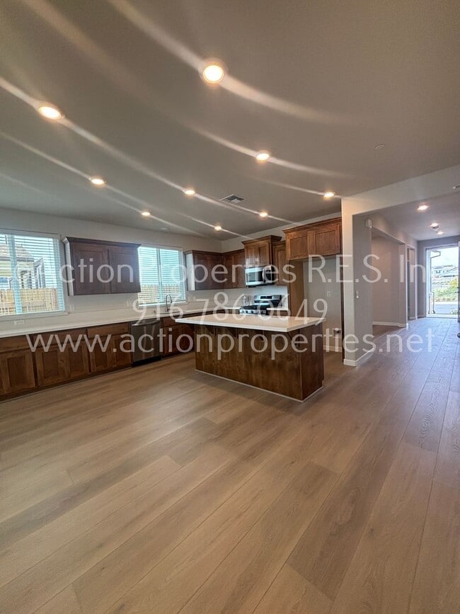 Building Photo - Action Properties Offering Roseville Solar: Inspiration Village Community Gated: 3 Bedroom 3 Bath...