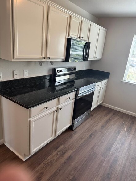 Building Photo - 2099 Hartford Dr