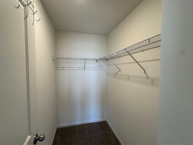 Building Photo - 2349 Parkside Dr