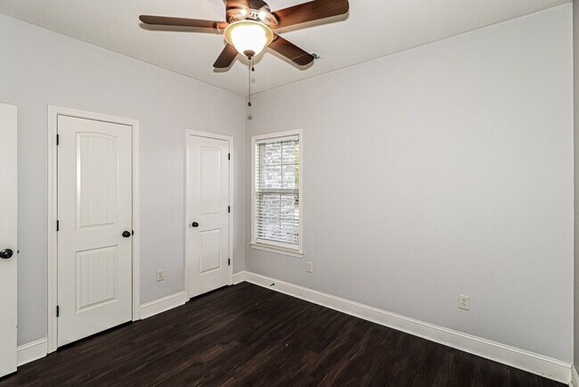 Building Photo - 706 Bending Oak S