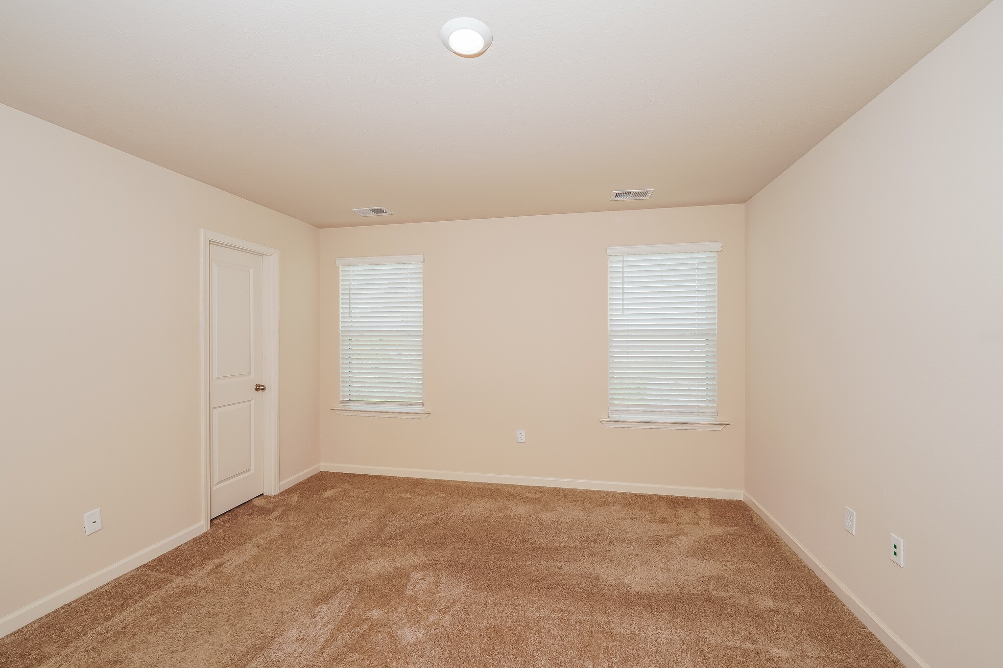 Building Photo - 375 Clover Cir