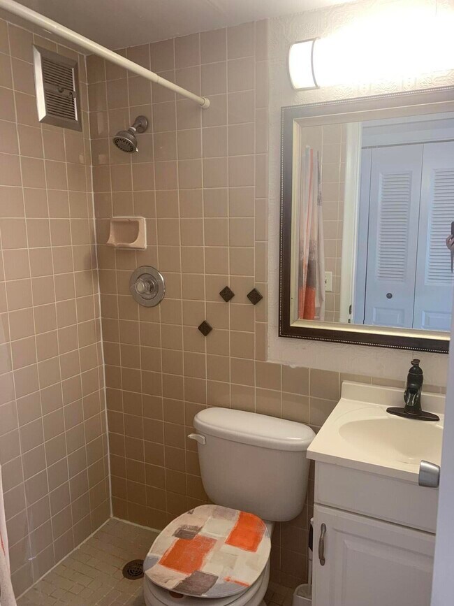 Building Photo - 315 Camden M