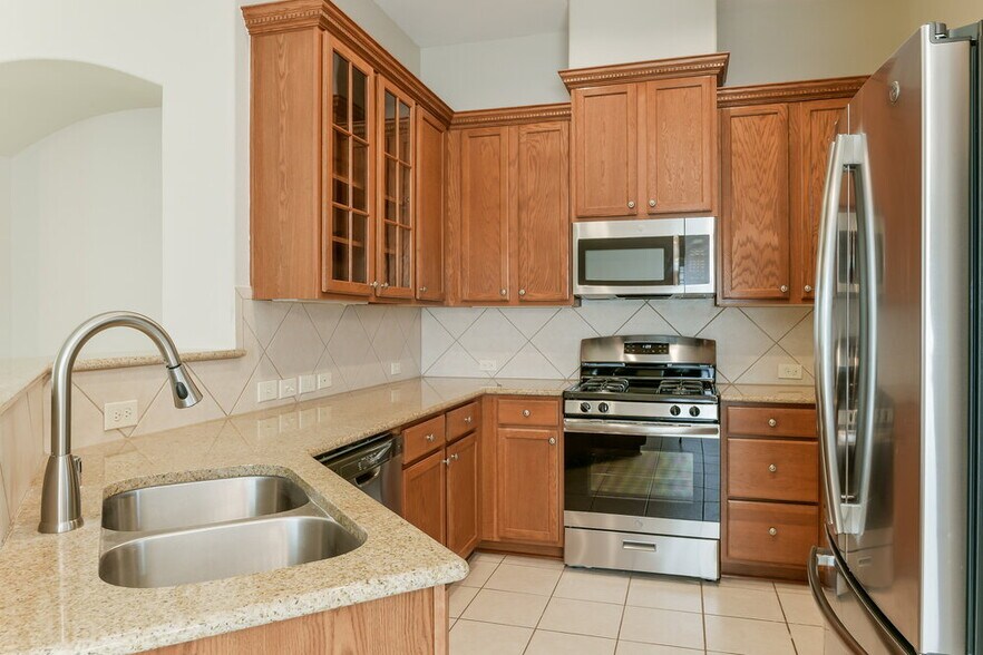 Building Photo - 3011 Lockeridge Village Dr