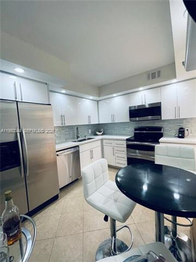 Building Photo - 11113 Biscayne Blvd