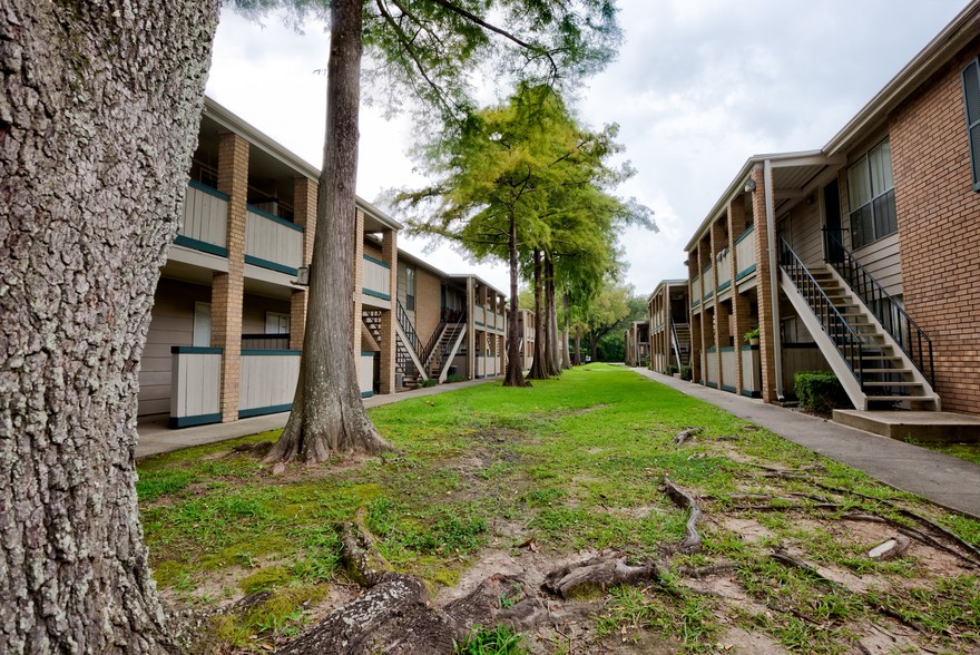 Building Photo - Bayou Shadows Apartment Homes