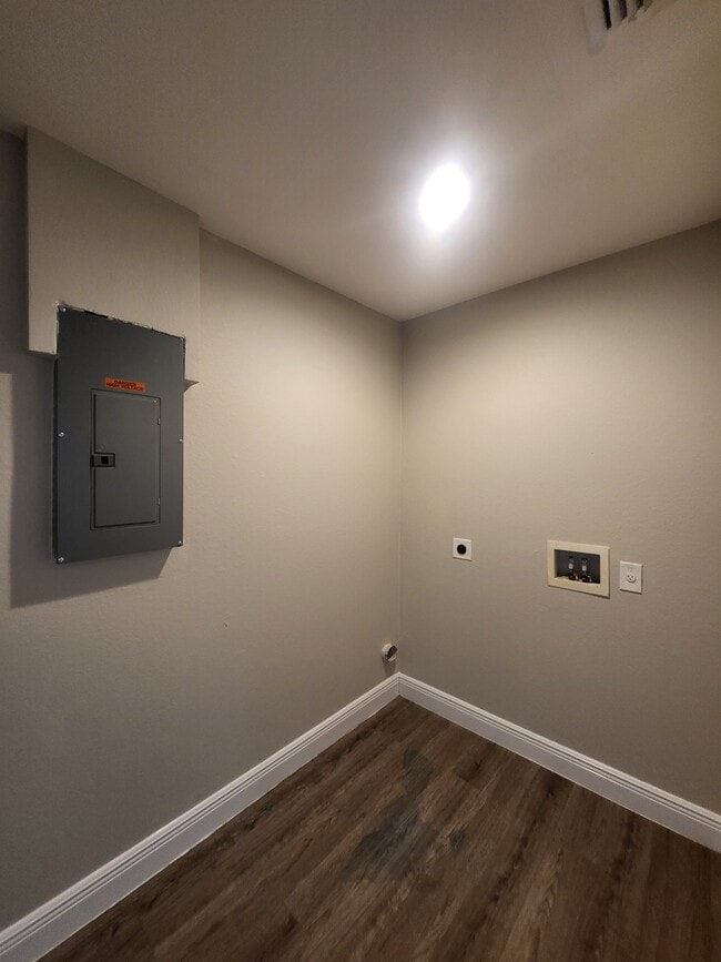 Building Photo - 8309 Lena Ct