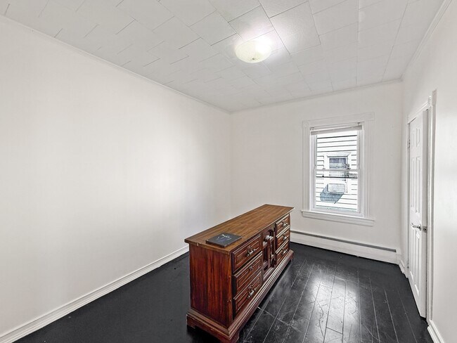 Building Photo - 28 Meadow St