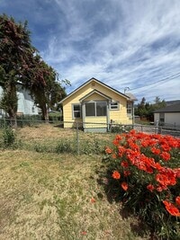Building Photo - 2 Bedroom 1 Bath-Home