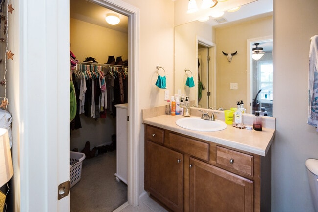 Building Photo - 239 Ruth St