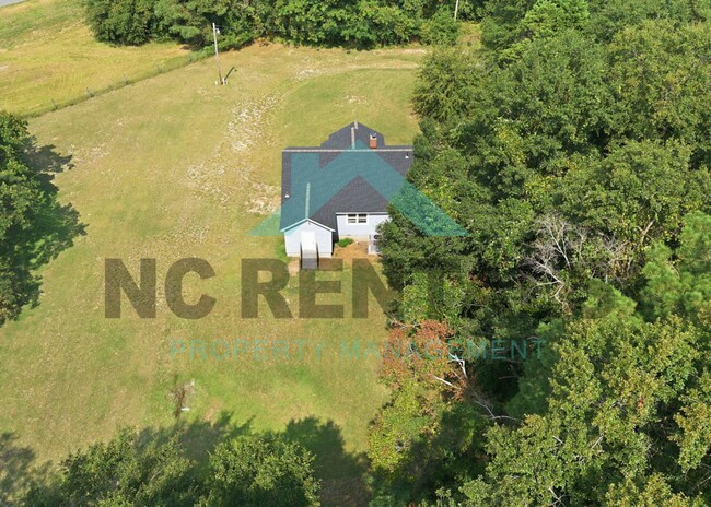 Building Photo - 141 Marthas Ln-