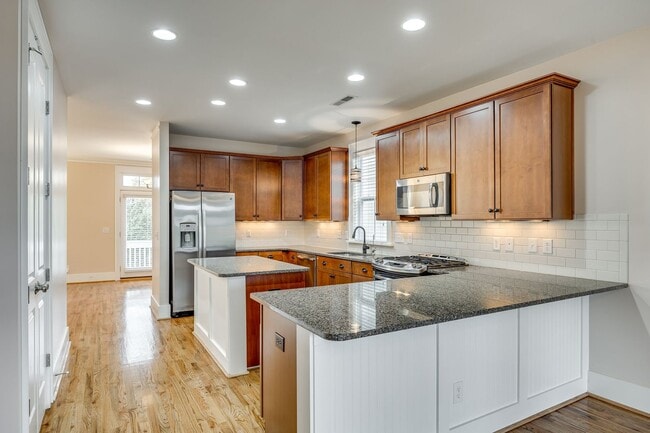 Building Photo - Gorgeous 4 bedroom 3.5 bath home in Riverwalk of Rock Hill!