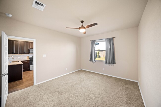 Building Photo - FREE MONTH OF RENT WITH 18 MONTH LEASE SIG...