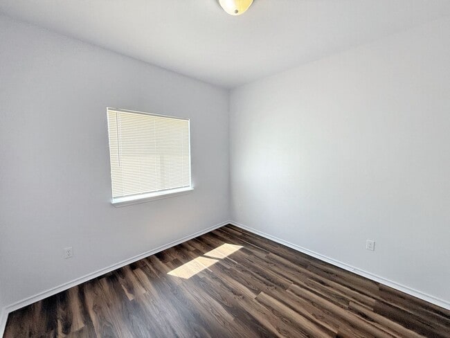 Building Photo - Delightful 3-Bedroom Retreat with Inviting...